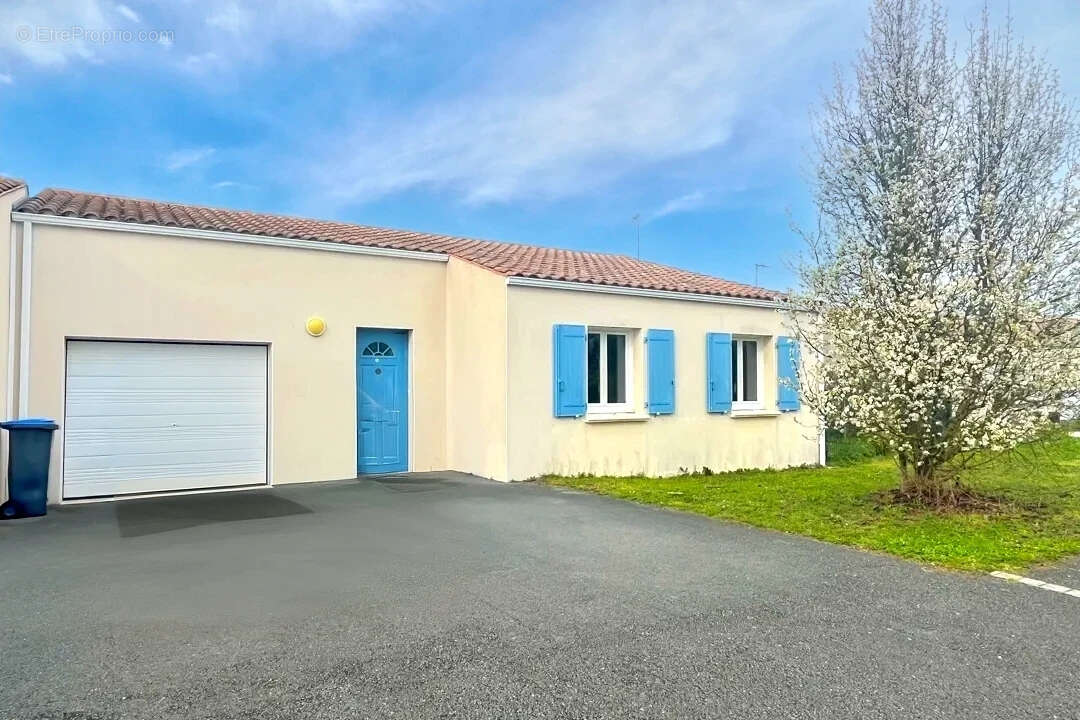 Maison à SAINTE-SOULLE