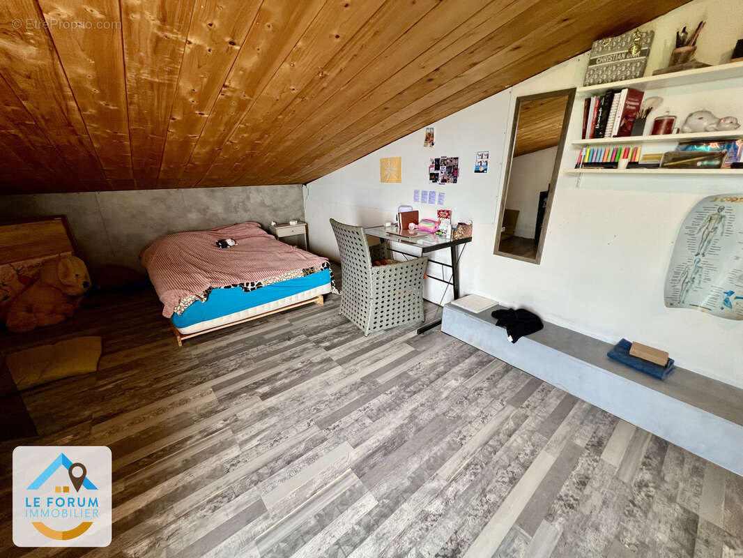Tampon 97430 - ensemble immobilier - beaux volumes - fort potentiel - quartier prisé - photo 10