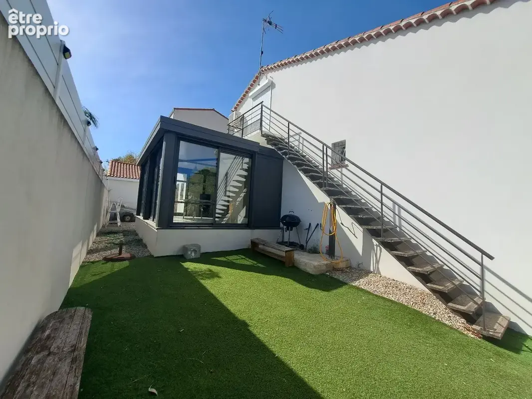 Maison avec 2 appartements et dépendance sur un terrain avec piscine - photo 15