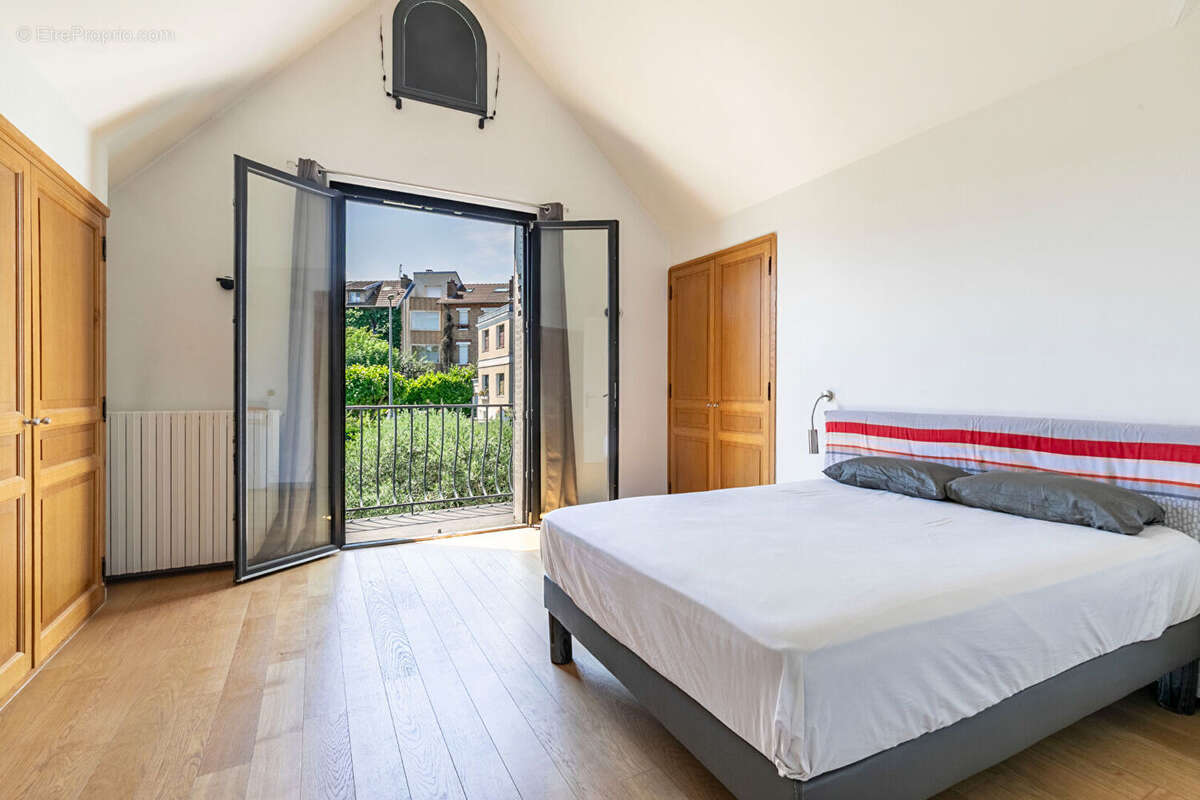 Maison 7 pièces avec piscine sur terrain de 1027 m² - photo 11
