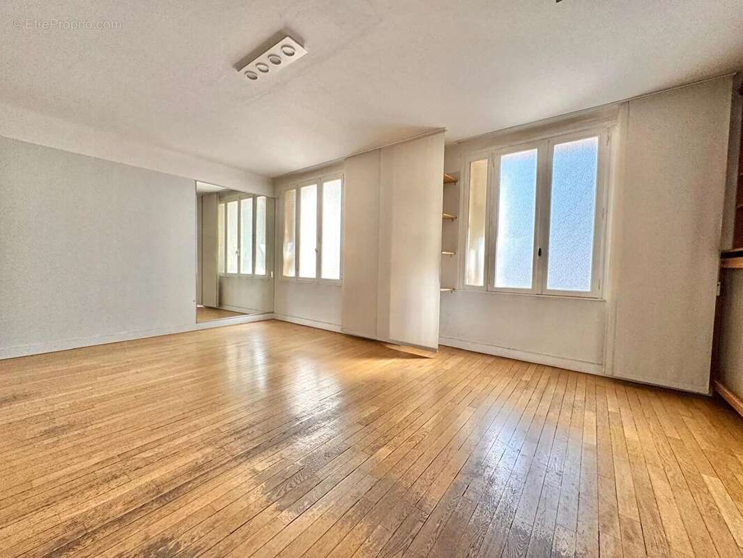 Appartement à CHARENTON-LE-PONT