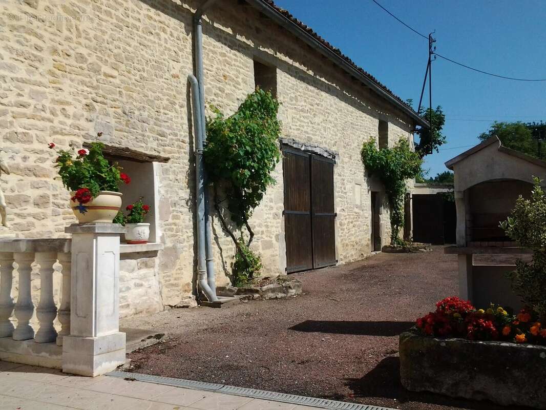 Maison à VILLEFAGNAN