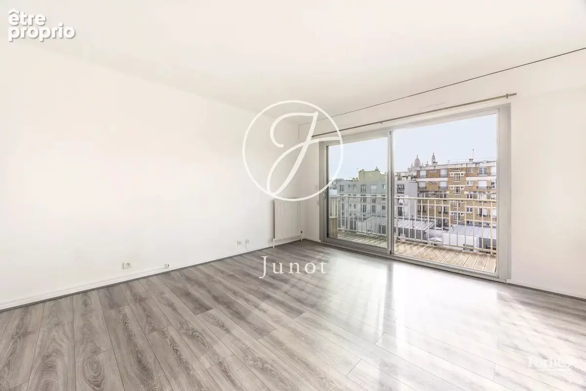 PARIS 18e - MARCADET / STEPHENSON - Studio à vendre - 25,70 m² Carrez - Terrasse 7 m² - Vue Sacré-Cœur. - photo 6
