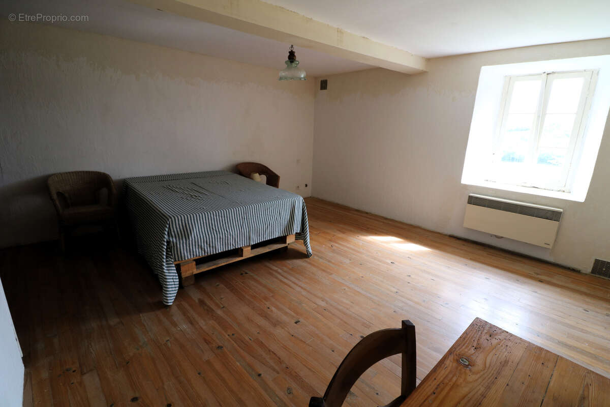 Maison à MONLEON-MAGNOAC