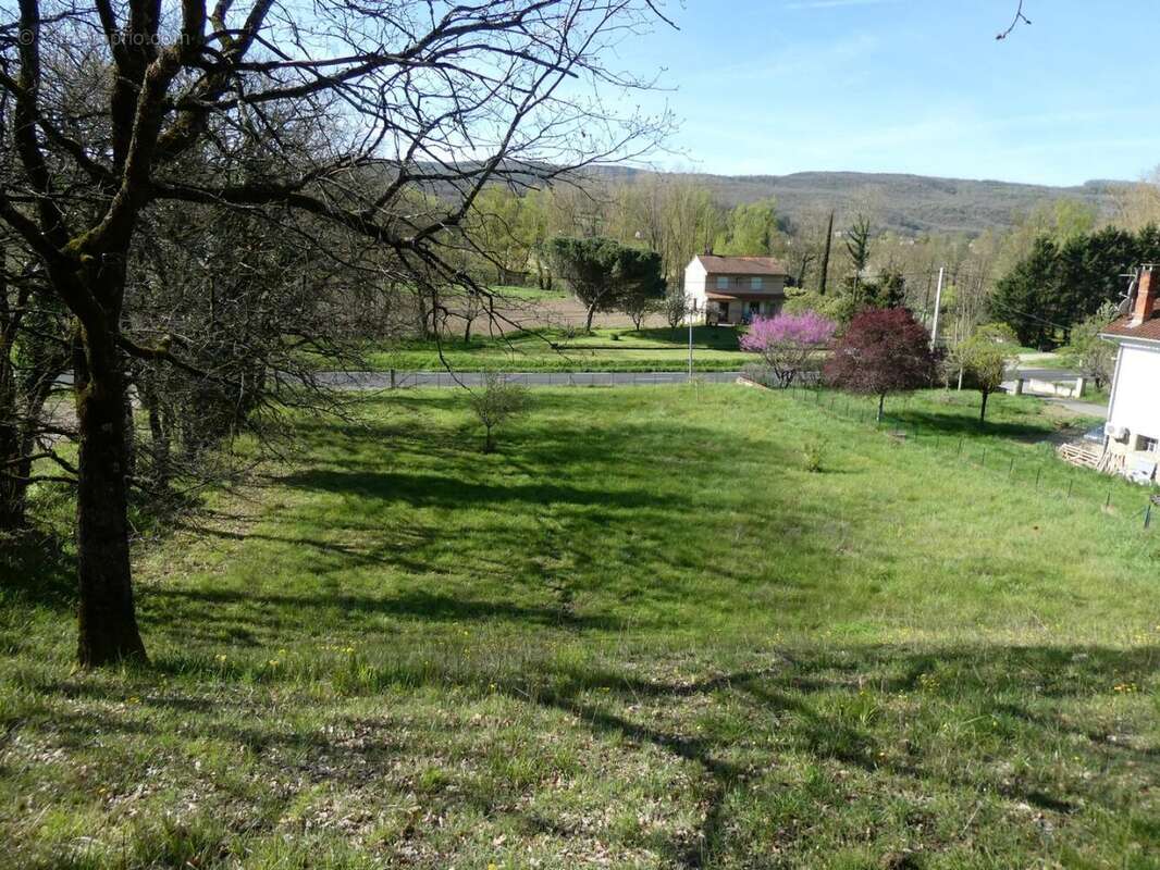 Terrain à VAREN