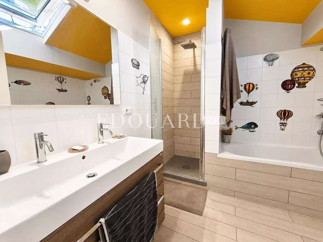 Villa indépendante à vendre, en excellent état avec piscine, jardin plat et vaste parking extérieur - photo 9