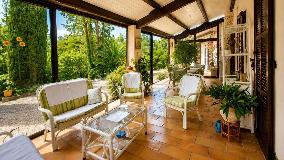 Maison à LE MUY