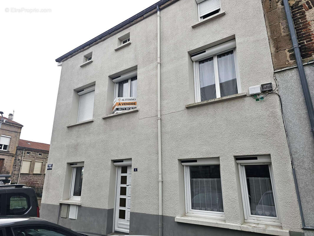 Maison à SAINT-JUST-MALMONT