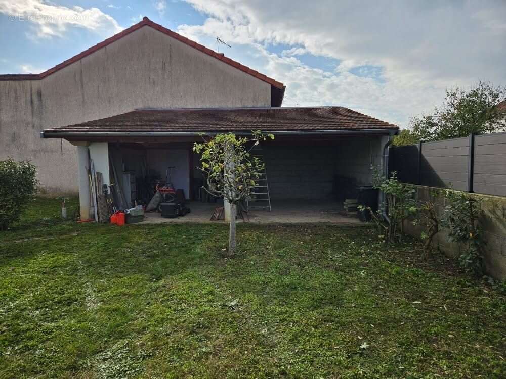 Terrain à DECINES-CHARPIEU