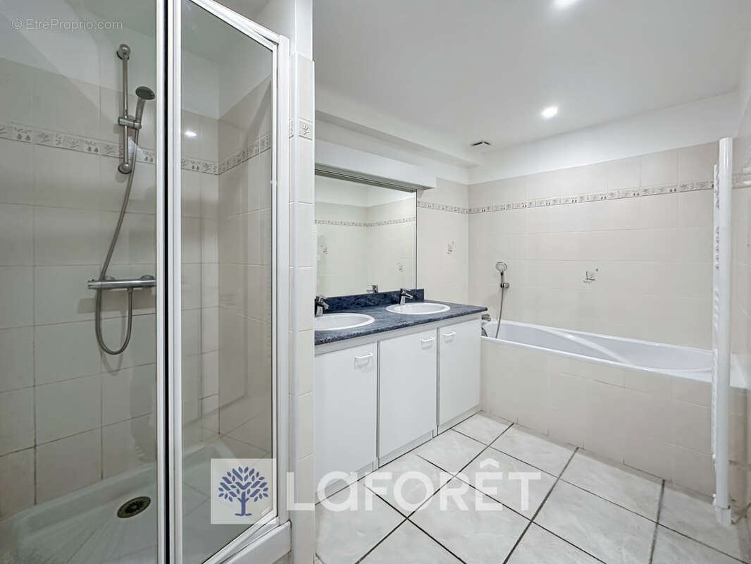 Appartement F3 1er étage (80 m²) à vendre à GEMOZAC (17260) - photo 5