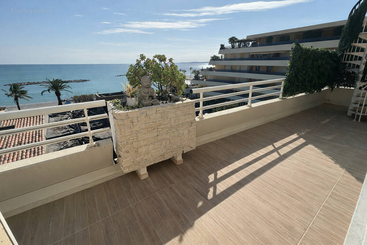 Appartement à SAINT-LAURENT-DU-VAR