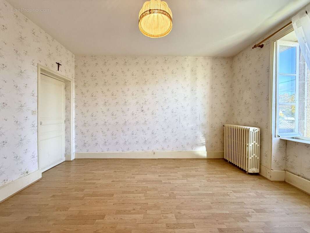 Maison à SAINT-SYLVESTRE-PRAGOULIN