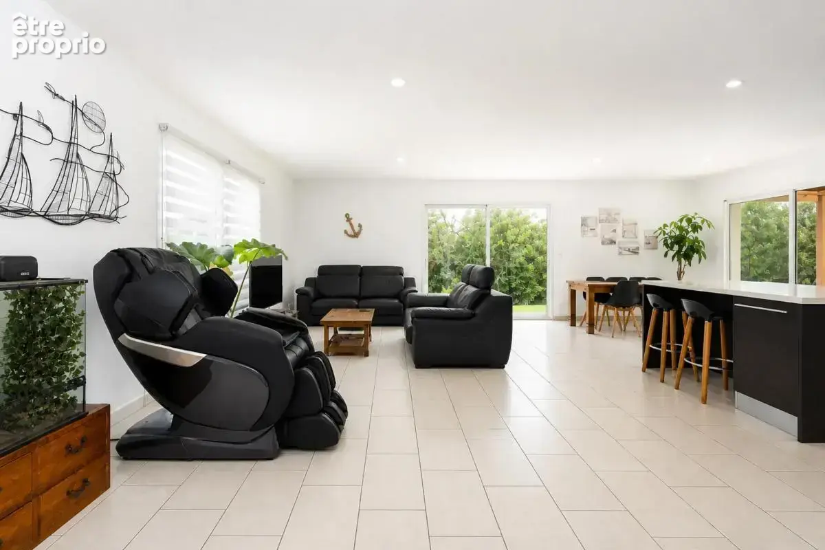 Maison de plain-pied avec piscine et espace indépendant de 97 m2 - photo 4