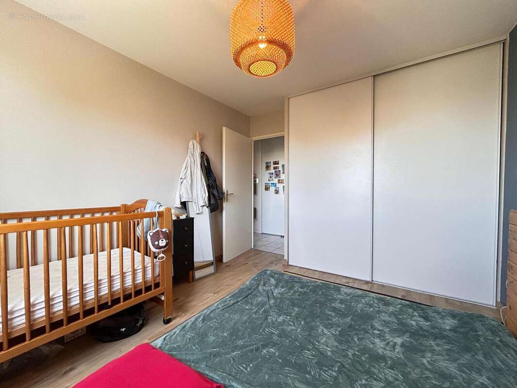   - Appartement à LYON-8E