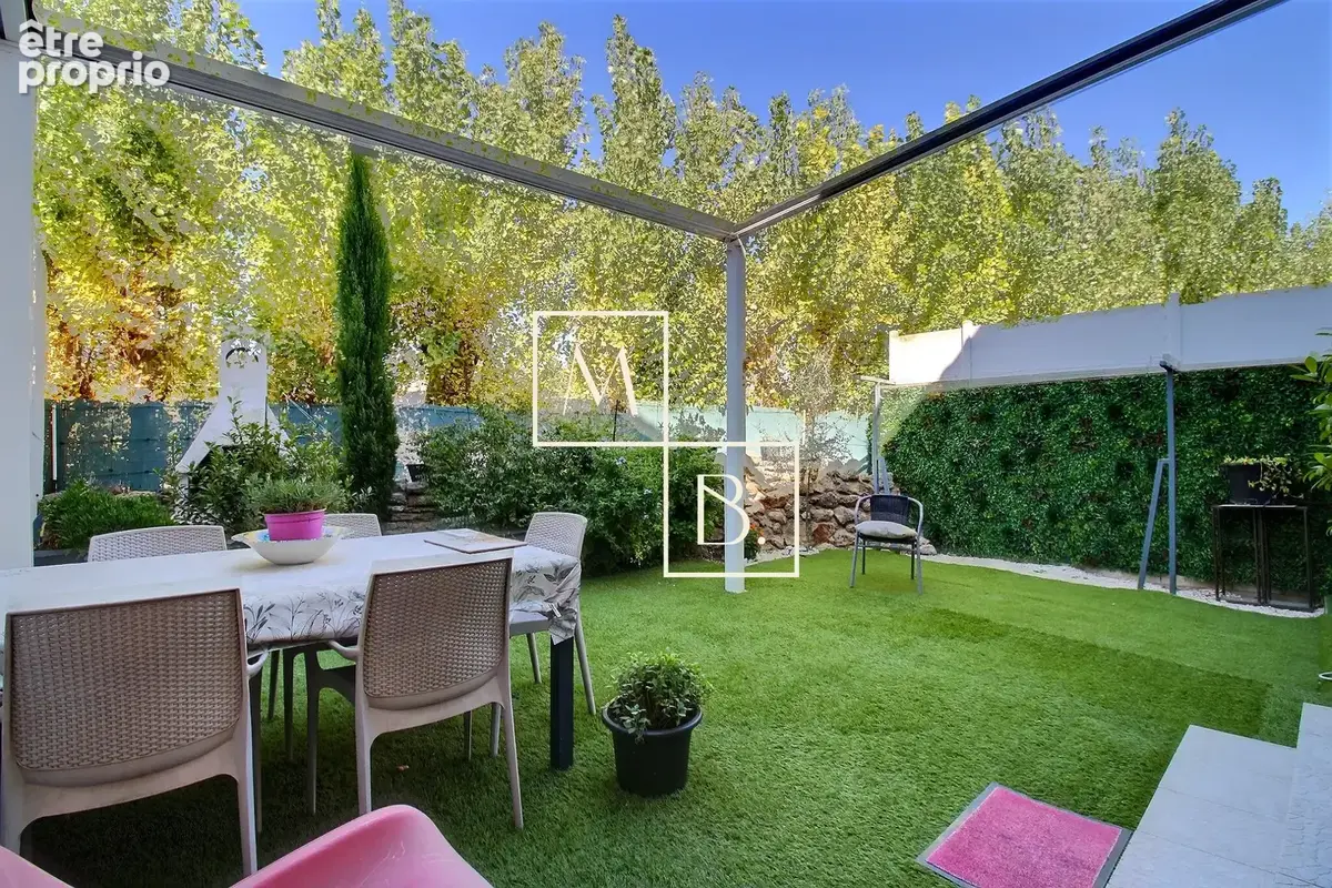 POUSSAN, Magnifique maison T4 de 106m2 avec piscine, jardins et garage ! - photo 16