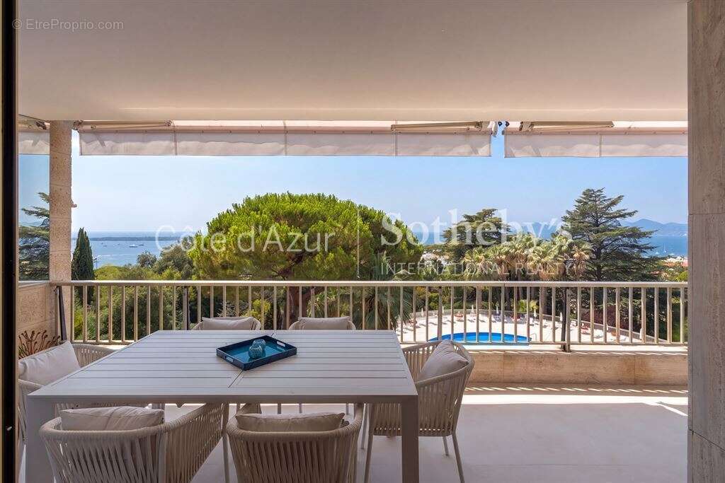 Cannes La Californie : Appartement rénové 122 m² avec vue mer et terrasse - photo 8