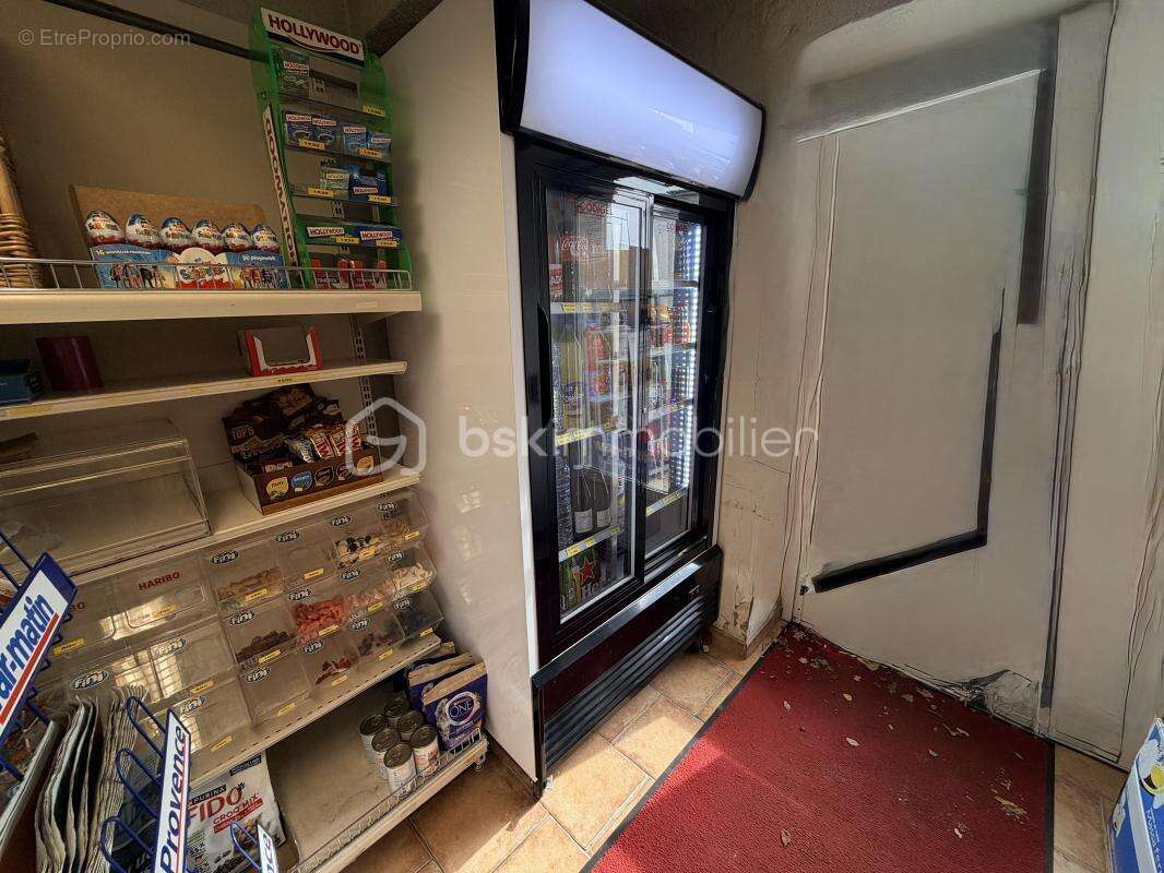 Commerce à SAINT-CYR-SUR-MER