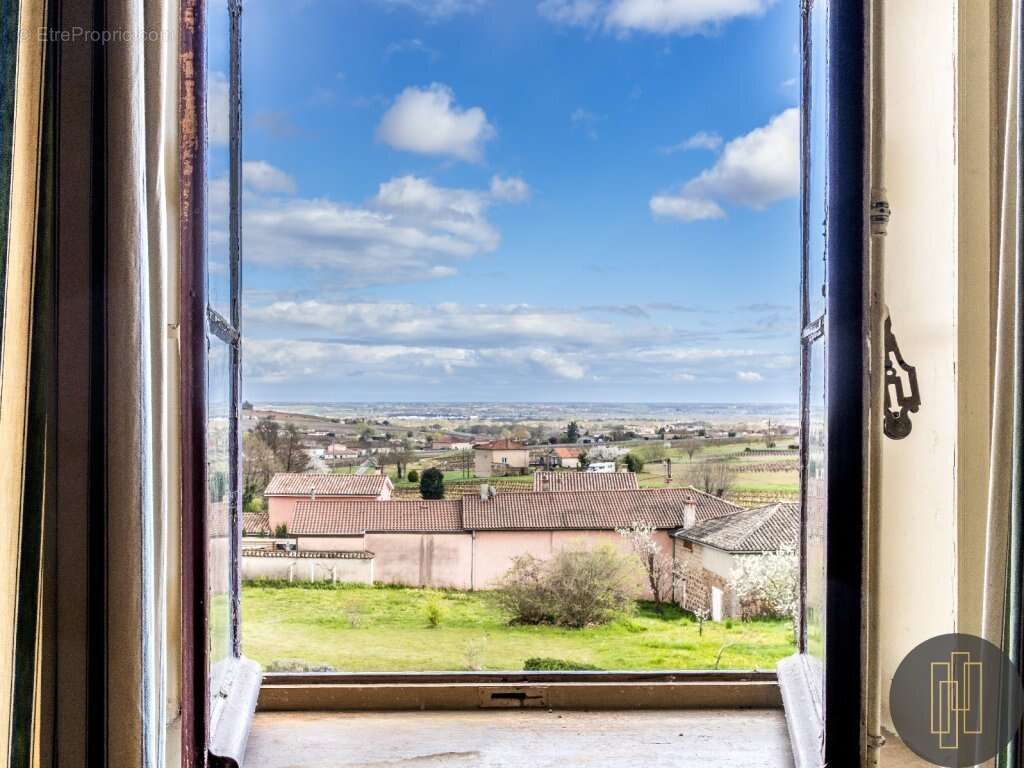 Maison à SAINT-ETIENNE-LA-VARENNE