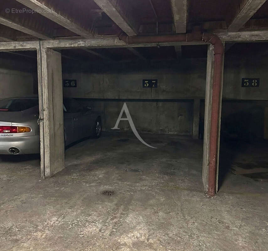 Parking à COURBEVOIE