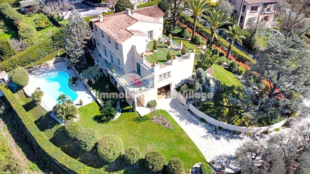 PERIPHERIE DE NICE Prestigieuse propriété,476m2 de surface - photo 2