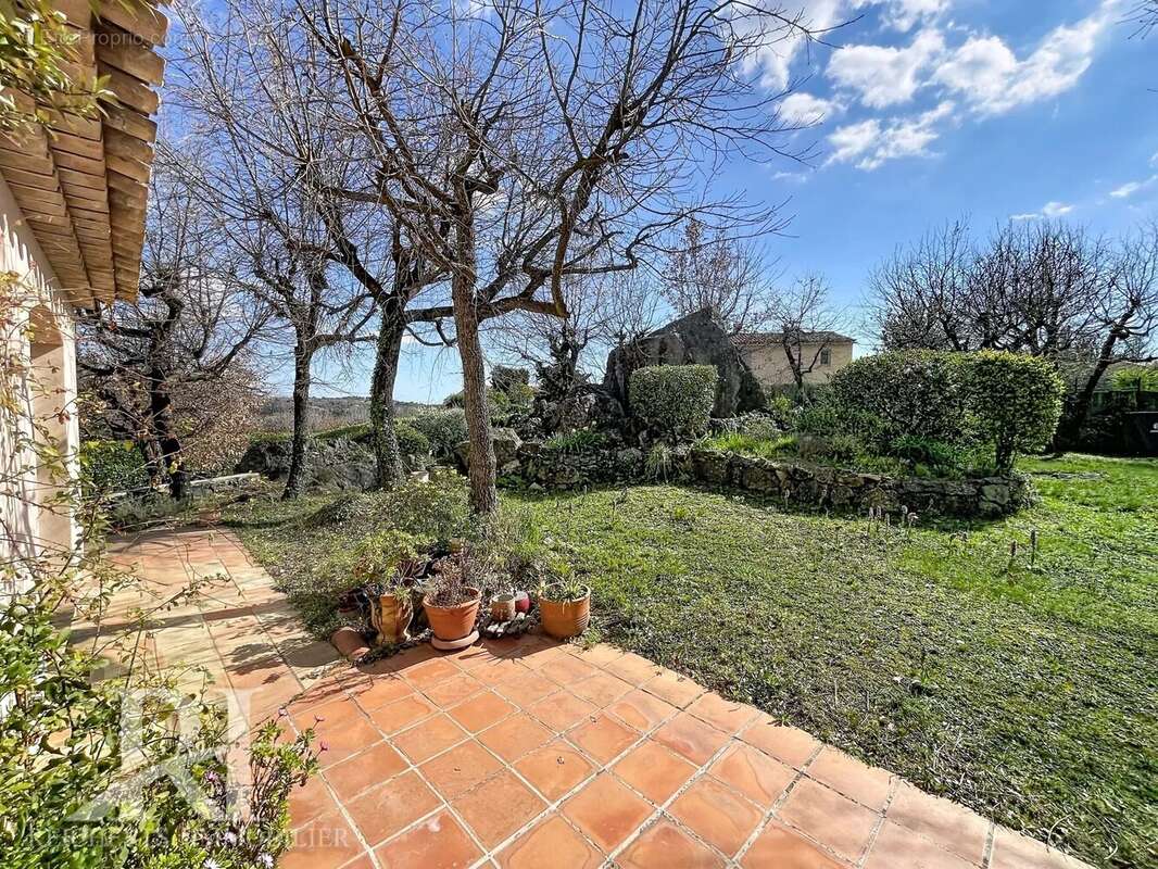 Maison à SAINT-CEZAIRE-SUR-SIAGNE