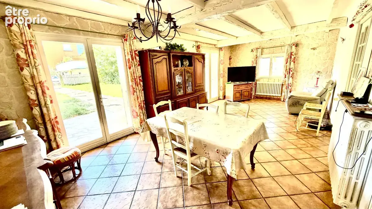 Maison  au calme, proche du centre sur 342 m² de jardin constructible. - photo 4