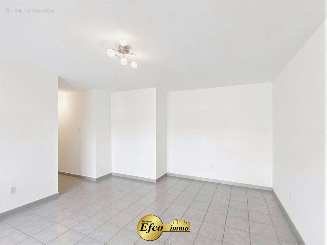 CERNAY joli T2 balcon, lumineux, soigné, libre, avec garage et parking privé. - photo 3