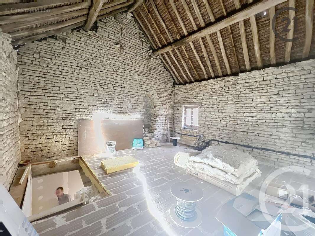 Maison à SAINT-CYR-LES-COLONS