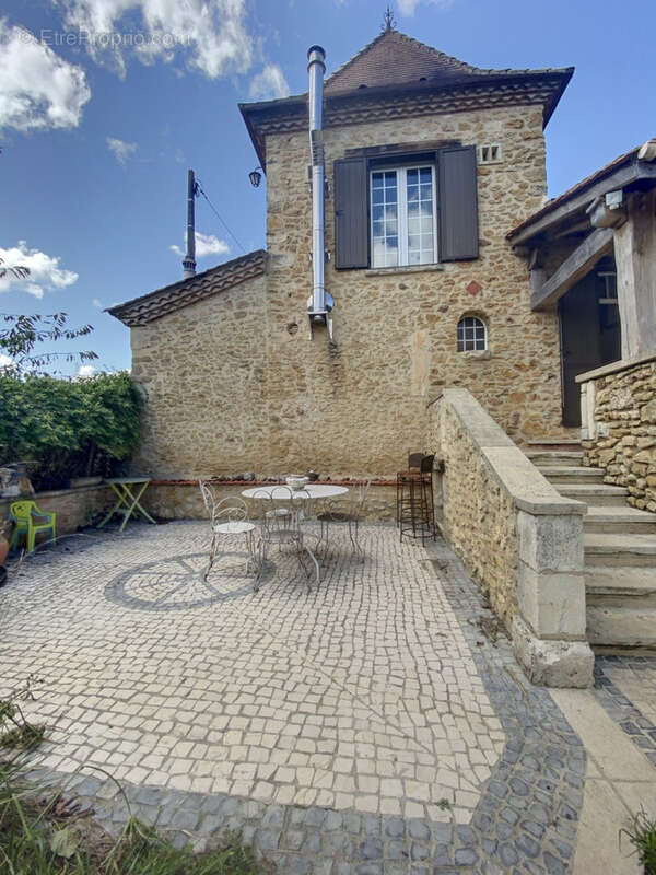 Maison à DOUVILLE