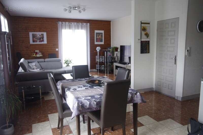 Maison à VIC-FEZENSAC
