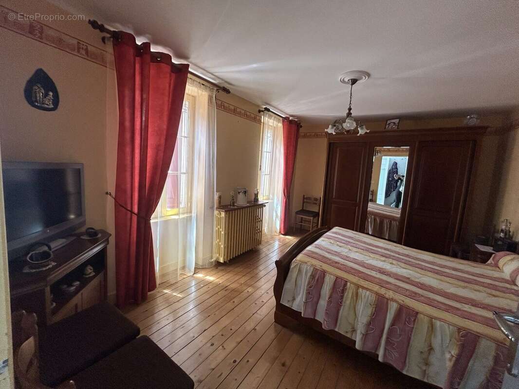 Maison 90 m² à Saint-Eloy-Les-Mines  - photo 6