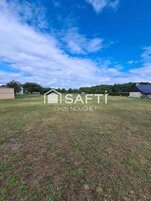 Photo 1 - Terrain à LES RAIRIES