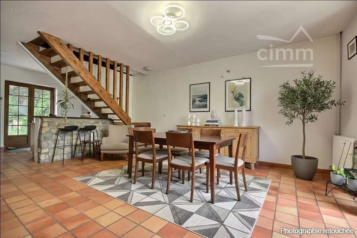 Maison à ALBA-LA-ROMAINE