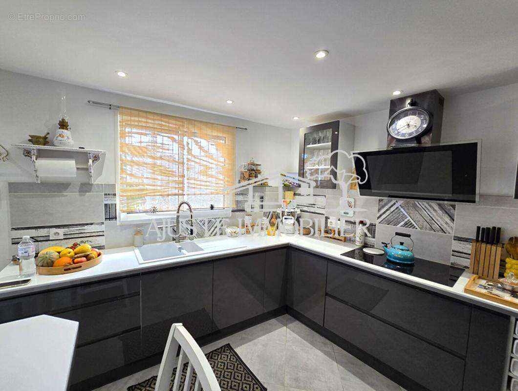 Maison à SAINT-VICTORET