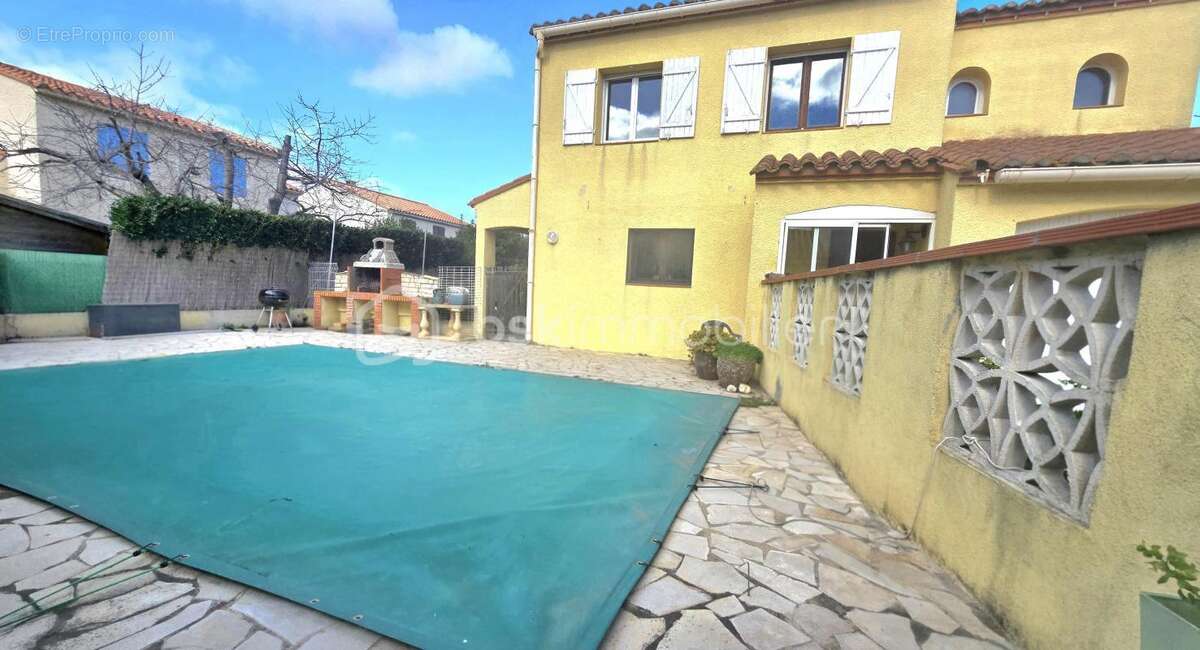 Maison à SAINT-LAURENT-DE-LA-SALANQUE