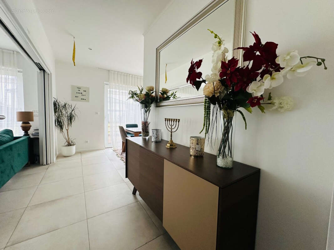 Maison à SAINT-GENIS-POUILLY