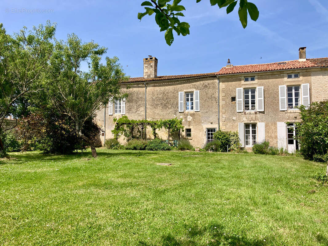 Maison à SAINT-HILAIRE-DES-LOGES