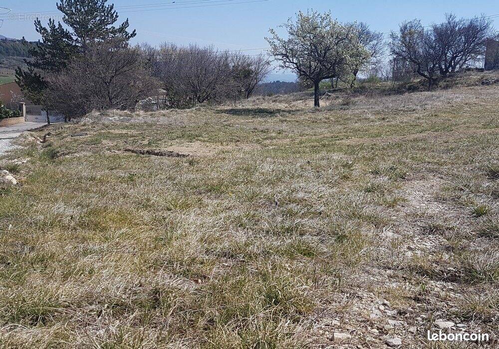 Terrain à CHATEAUNEUF-VAL-SAINT-DONAT