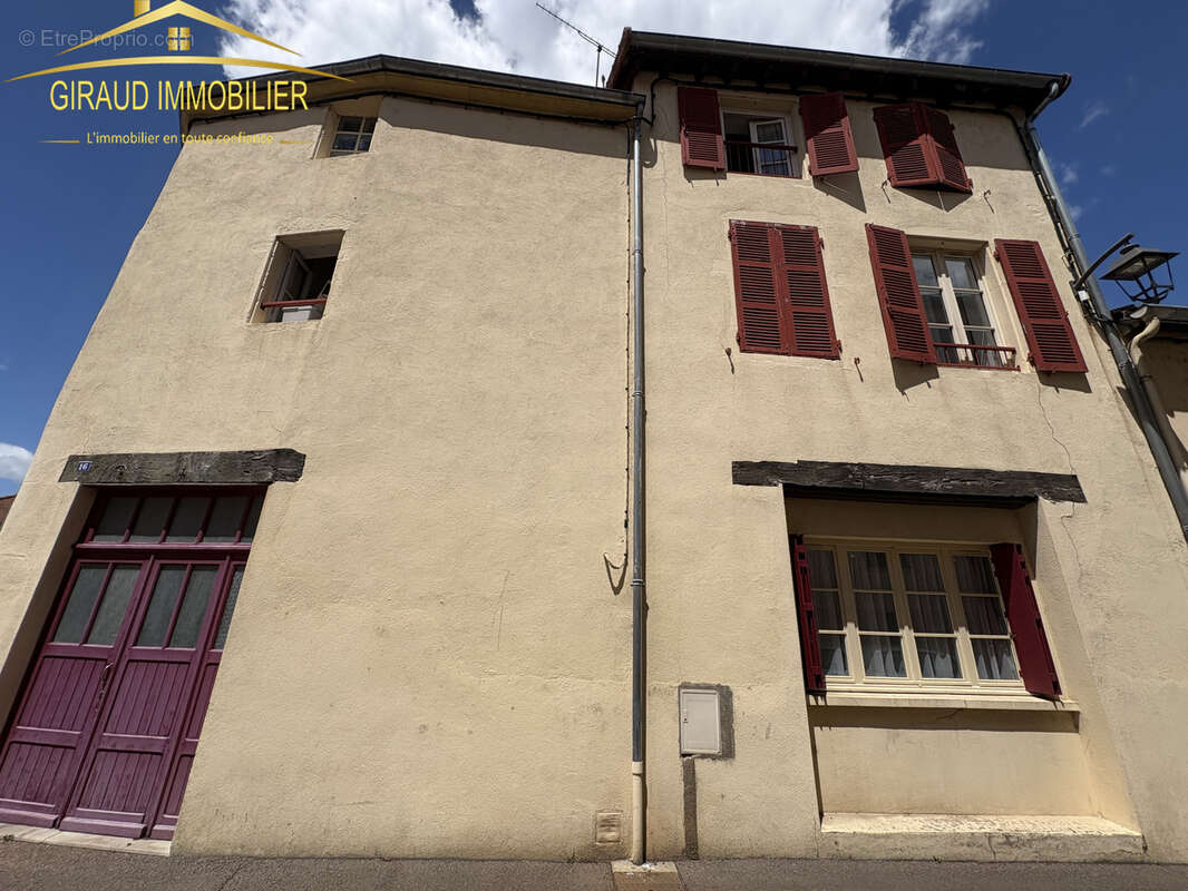 Appartement à CHARLIEU