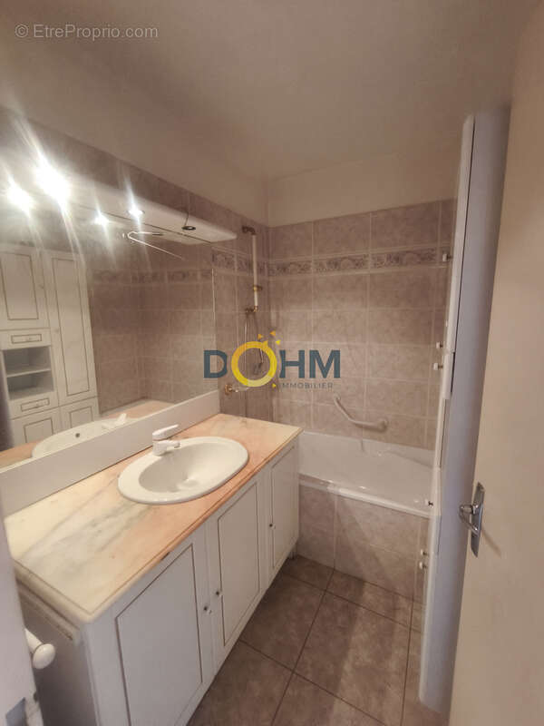 Appartement T2 avec terrasse, parking et cave   Alès - photo 7