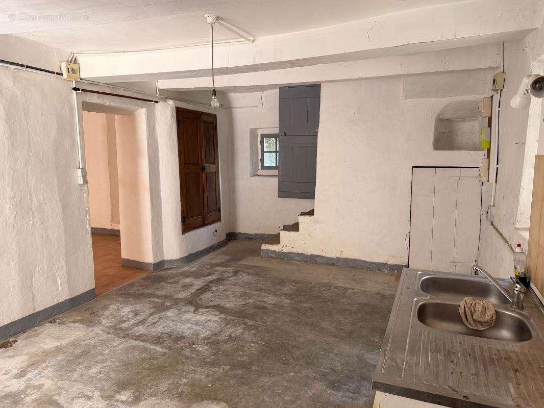 Maison À Vendre - 5 pièces - 3 chambres - Cour intérieure - photo 4