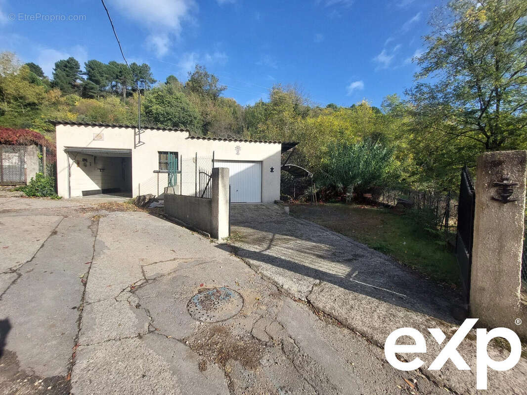 Maison à ROBIAC-ROCHESSADOULE