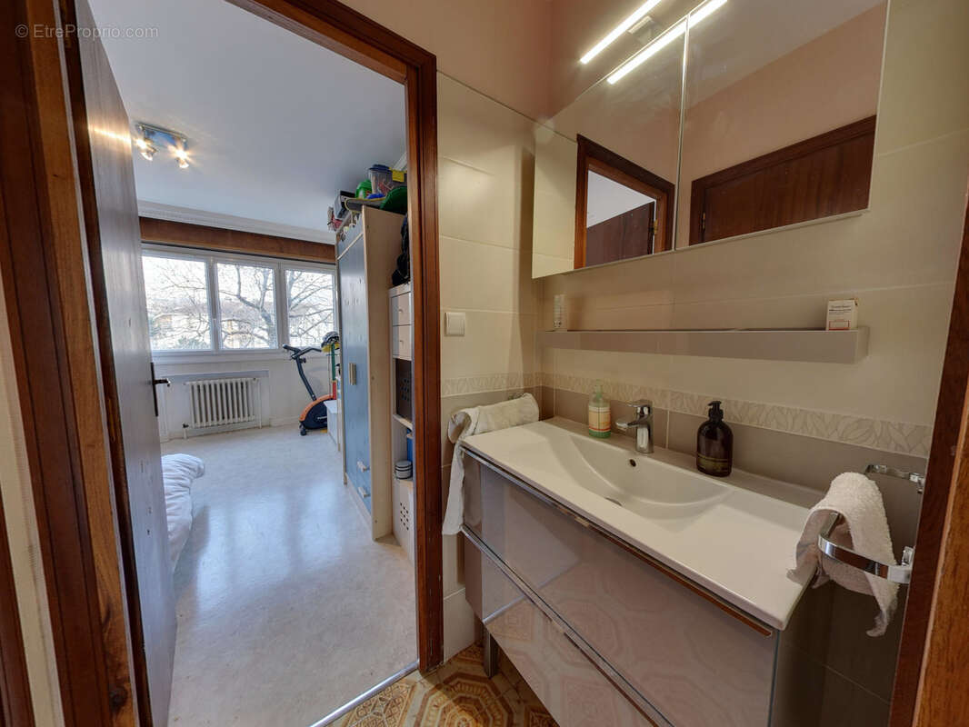 Beau 5 pieces + cuisine de 119m2 avec 3 chambres et sejour double echirolles domaine jean jaures - photo 9