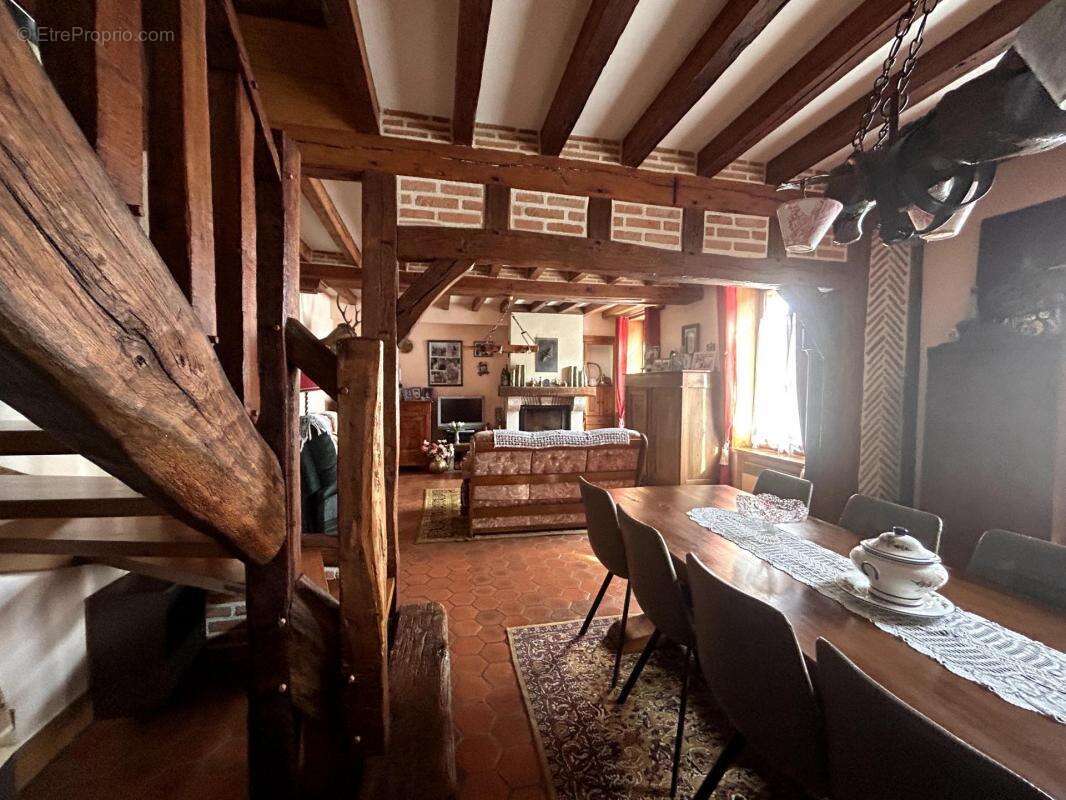 Maison à SELLES-SAINT-DENIS