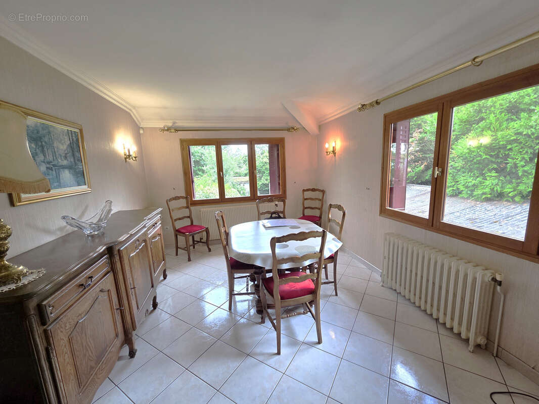 Maison à SAINTE-GENEVIEVE-DES-BOIS