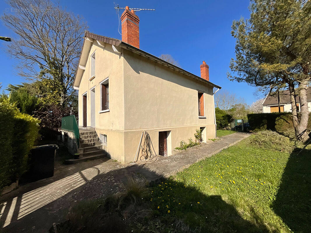 Maison à MAURECOURT