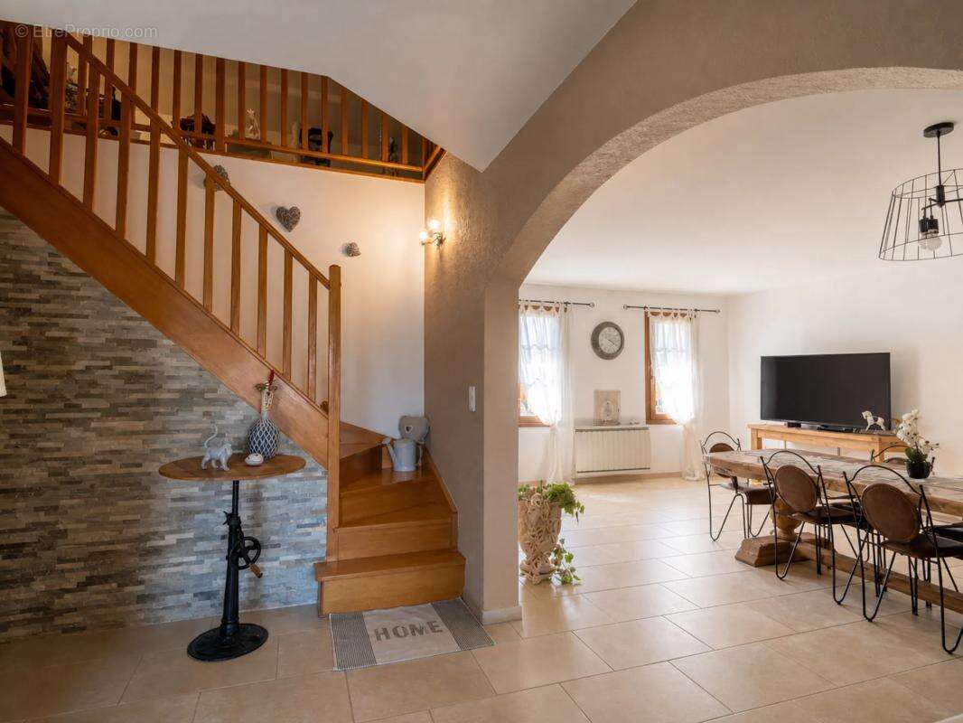Maison de 6 pièces de 210 m² à Le Bouchage - photo 6
