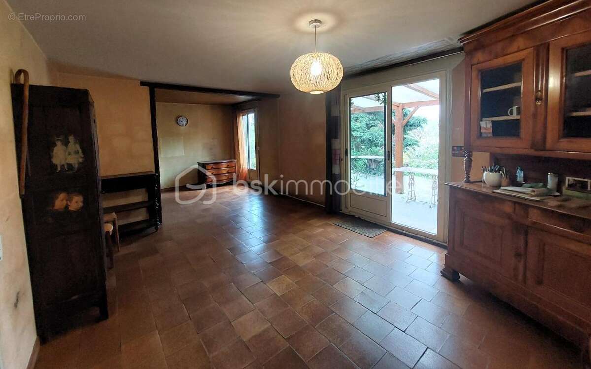 Maison indépendante - 6 pièces - 4/5 chambres - Garage - Sous-sol total - 126 m2 - photo 3