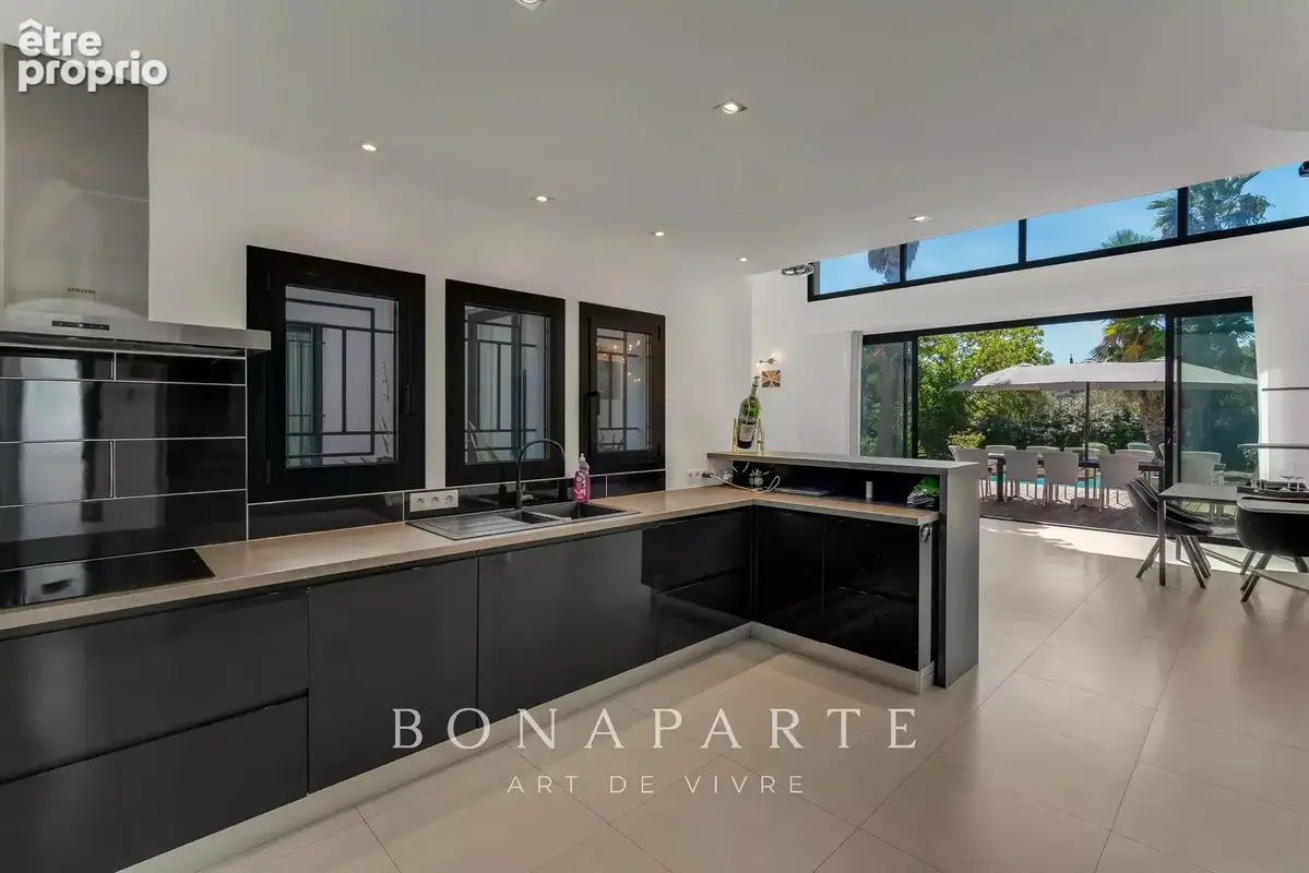 Proche sainte maxime - spacieuse villa contemporaine de 4 chambres - photo 8