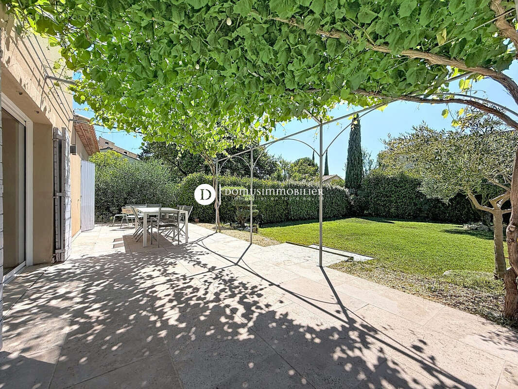 Maison 130 m² à Saint-Saturnin-Les-Avignon  - photo 2